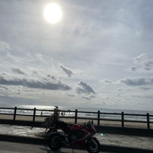 太陽と海と砂浜のコントラストがgoodな御宿海岸with CBR650R
