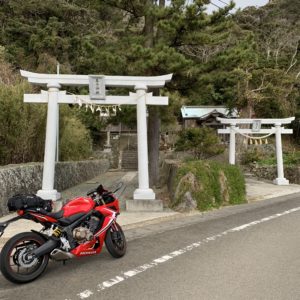 南伊豆r16ｎ白の「W」鳥居にてwith CBR650R