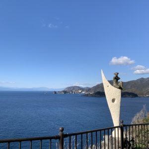 青い空と海と彫刻と富士山♪