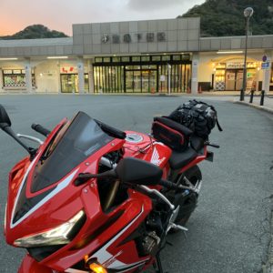 伊豆急下田駅にてwith CBR650R
