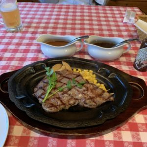 中軽井沢の名店「The cowboy house」リブロースステーキ