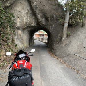 下田公園南端まで来た道を戻るCBR650R