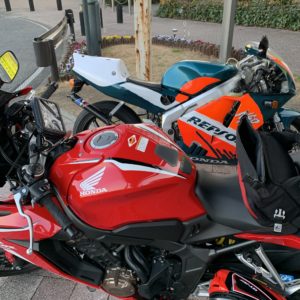 タンク形状が絞り込まれたCBR650R
