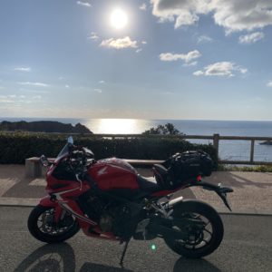 南伊豆ビジターセンター展望台にて西日を浴びるCBR650R