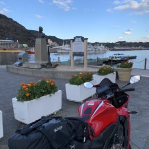 下田公園ペリー記念碑前にてwith CBR650R