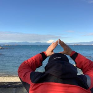 葉山・森戸神社駐車場奥の富士山風景「ユーモア編」③