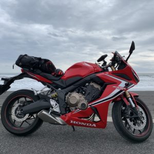 程よい前傾セパハンのCBR650R