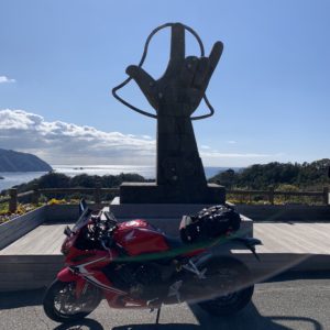 西伊豆「恋人岬」のモニュメントにてwith CBR650R