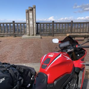 伊豆スカイライン巣雲山駐車場にてwith CBR650R