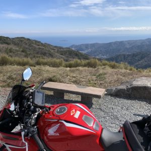 伊豆スカイライン多賀駐車場より相模湾を望むwith CBR650R