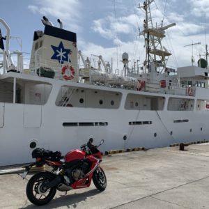 三崎漁港のフェリーとの記念pic with CBR650R