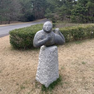 ひたち海浜公園のとある銅像の前にて