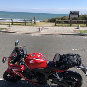 大竹海岸沿いのロードにてwith CBR650R