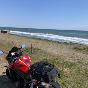 茨城・大竹海岸での空と海とCBR650R