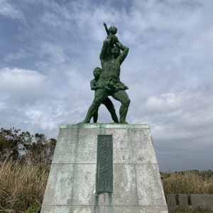 城ヶ島公園・城ヶ島灯台手前の銅像②