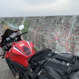 房総フラワーラインのアートな防波堤にてwith CBR650R