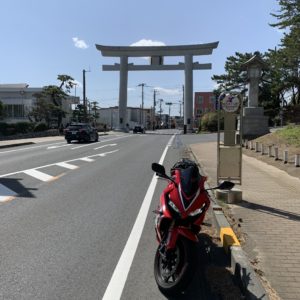 大洗磯前神社一の鳥居にてwith CBR650R