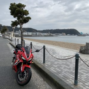 横須賀市久里浜海岸にてwith CBR650R