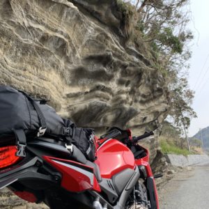 安房勝山の海際ジオパーク的な風景with CBR650R