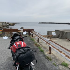 房総フラワーライン脇の小さな港にてwith CBR650R