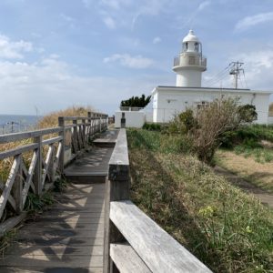 城ヶ島灯台を向かうデッキにて