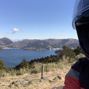 芦ノ湖スカイライン山伏峠にて芦ノ湖を望む