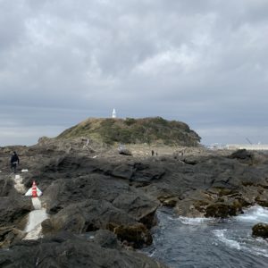 旧安房埼灯台から新安房埼灯台を眺めてみる