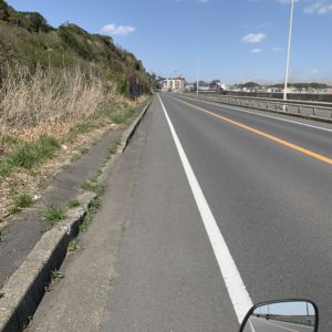 視界の抜ける大洗海岸通りにて