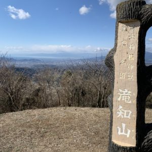伊豆スカイライン・滝知山駐車場の相模湾アングル