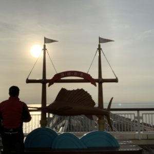 海ほたるで朝日を浴びる僕