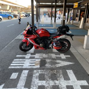 圏央道厚木PAにて1台のみのCBR650R