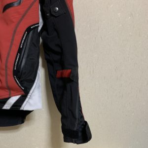 クシタニ・ウィンターテックジャケットの袖幅調整機能