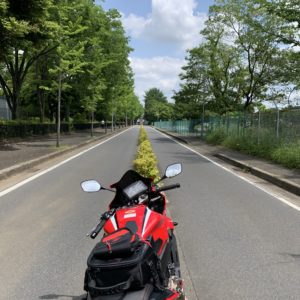 青葉台公園の裏通りにてwith CBR650R