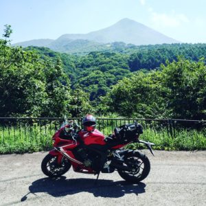 磐梯山ゴールドラインにて会津磐梯山を望むwith CBR650R