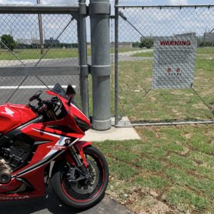 米軍所沢通信基地の北側の基地のゲートにてwith CBR650R
