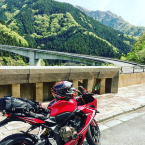 奥秩父彩甲斐街道・雷電廿六木橋にて with CBR650R