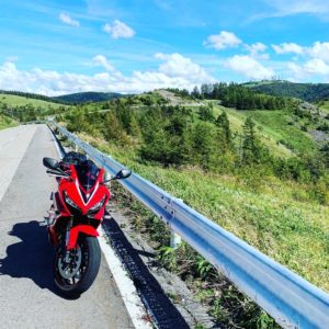 美ヶ原公園沖線の復路にてwith CBR650R