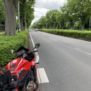 所沢通信基地北側の通りにてwith CBR650R
