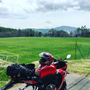 誰もいない新緑が眩しい菅平高原にてwith CBR650R