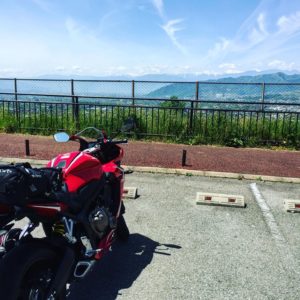 牛奥みはらしの丘にて南アルプス連峰を望むwith CBR650R