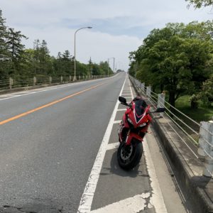 ゴルフ場を分断する市野川大橋にてwith CBR650R②