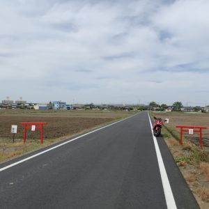 南古谷駅にほど近い田園エリアのかわいらしい鳥居with CBR650R②