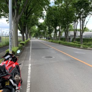 米軍所沢通信基地の東側の並木道にてwith CBR650R