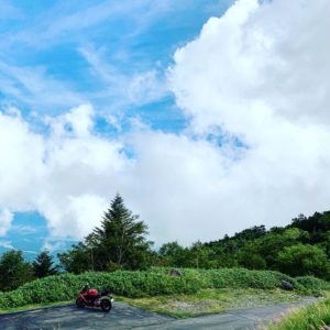 蓼科スカイライン大河原峠にてwith CBR650R