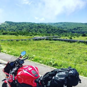 磐梯吾妻スカイライン・吾妻八景のハイライト「浄土平」にて湿原を望むwith CBR650R