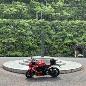 浦山ダム上部のGREEN WALL with CBR650R②