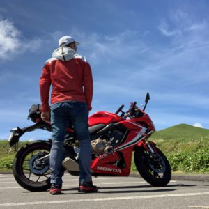 ビーナスライン・三峰茶屋にてCBR650Rと共に