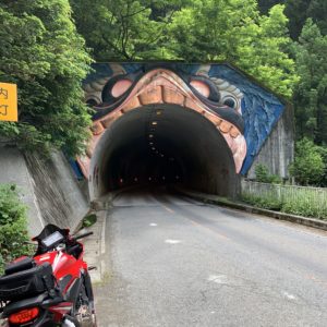 ユニークな寄国土トンネルwith CBR650R
