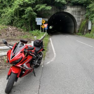 土坂峠で埼玉に入境したCBR650R