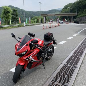皆野寄居バイパス料金所にてwith CBR650R